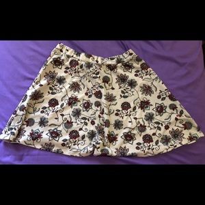Floral skirt!! Size: M